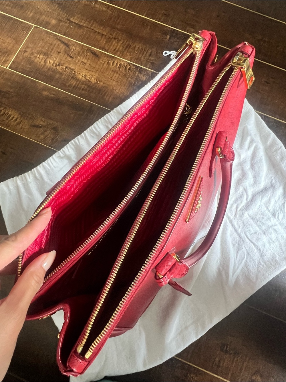 👜 Prada Saffiano Lux Galleria Double-Zip Tote – Vibrant Red - Picture 5 of 17